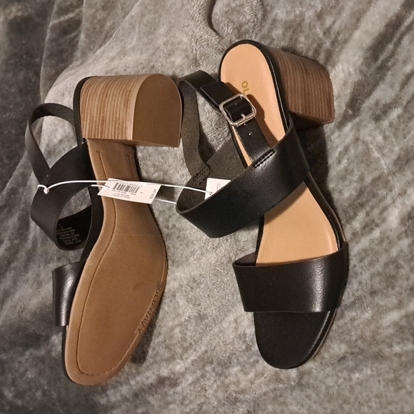 Old Navy straps block heel - Picture 4 of 4